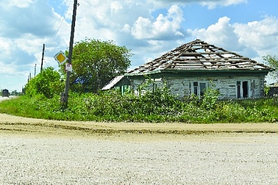 Приберитесь около дворов!