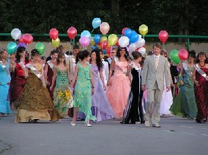 Шагнут во взрослую жизнь