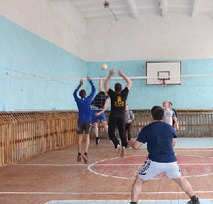 Полицейские Нагайбакского района сразились на спортивном поле