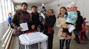 Жители Нагайбакского района голосуют целыми семьями