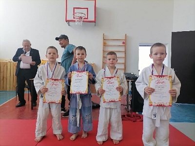 Жаркие поединки на татами