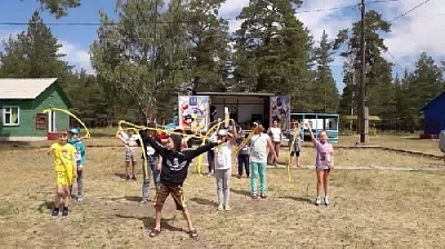 Дети, эвакуированные из лагеря "Роднички", продолжат отдых в Анапе