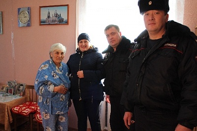 В Нагайбакском районе дарят тепло одиноким сердцам