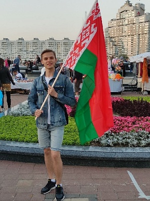 Гастролирует в Беларуси