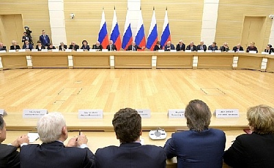 Артисты предлагают закрепить запрет на отчуждение российских земель 