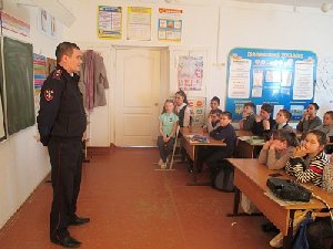 Зачем сотрудник полиции приходил в Фершампенуазскую школу?