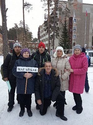 Бегали на лыжах, играли в шашки и состязались в армрестлинге