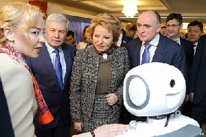 Сенатору показали южноуральский метеорит 