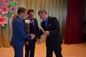 И спели, и грамоты получили