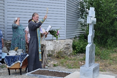 Установлен памятный крест