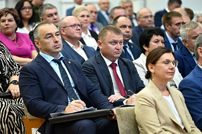 Алексей Текслер провел областное совещание в выездном формате