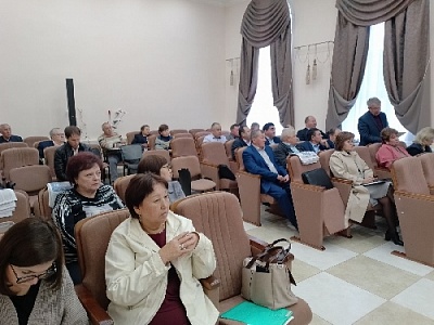 Обсудили выборы, бродячий скот, отопительный сезон...