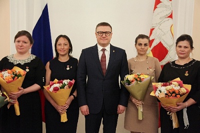 Чествовали медиков, металлургов и многодетных