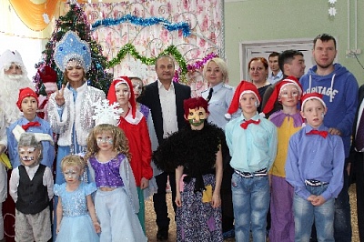 Полицейский Дед Мороз пришёл и в Нагайбакский детский дом