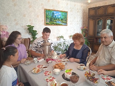 «Все начинается с семьи»