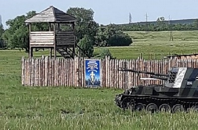 Катают всех желающих на фашистском танке