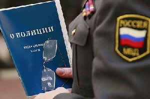 Контролировать работу полиции