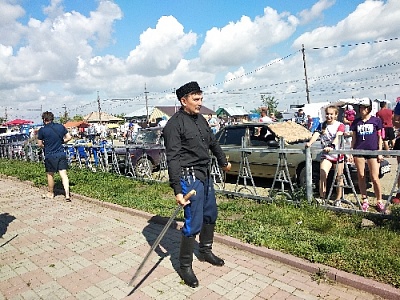 Казаки в Нагайбакском районе показали искусство владения шашкой