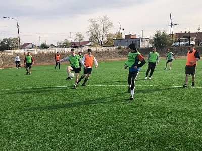 Полицейские Нагайбакского района встретились со студентами в товарищеском футбольном матче