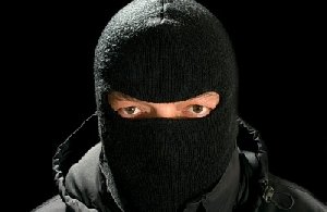 Продавщица из села Париж дала отпор грабителю в маске!