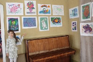 Посетите выставку юной художницы из Фершампенуаза