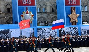 Дождливая погода подкорректировала парад в Челябинске