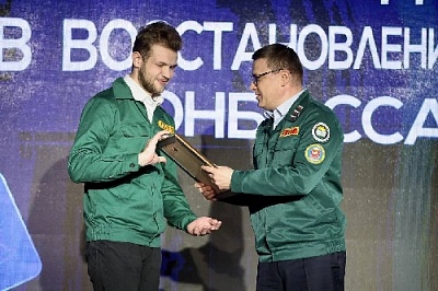 Губернатор Челябинской области Алексей Текслер принял участие в областном слете студенческих отрядов, посвященном окончанию трудового семестра