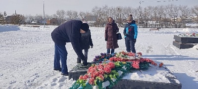 В Нагайбакском районе состоялось возложение цветов к обелиску павшим воинам 
