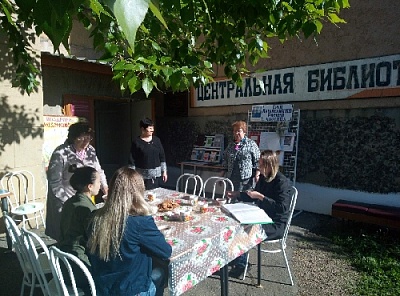 Читальный зал на свежем воздухе…