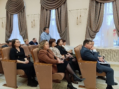 Занимались дорогами и освещением