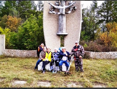 Кто, если не мы! Прибрались у стелы, очистили родник