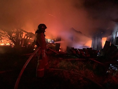 Отстояли жилье от огня