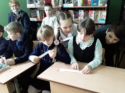 Дистанта не будет. Но  с насморком детей в школу не отправляйте!