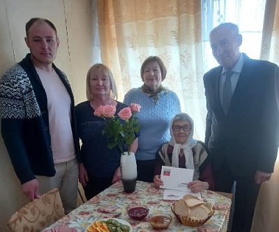 Поздравили труженицу тыла с юбилеем