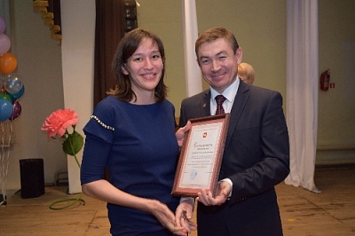 Поблагодарили людей в белых халатах