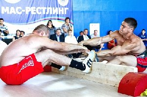 Нагайбакские силачи перетянули палку