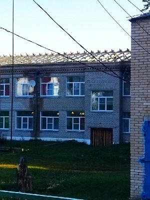 Крыша школы обновляется
