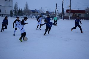 Остроленские футболисты получили мяч от министра спорта Челябинской области