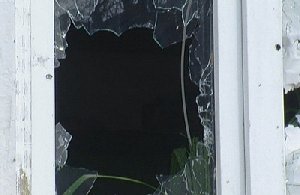 Залез в магазин, разбив стекло