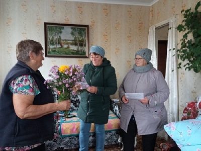 Окружили вниманием бабушек и дедушек