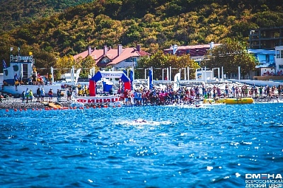 Дети,  эвакуированные из лагеря "Роднички", готовятся ехать к Чёрному морю