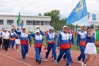 Поднялись на три ступеньки вверх