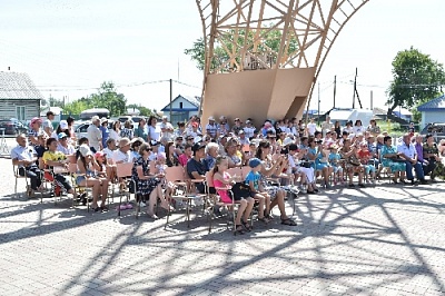 В селе Париж чествовали семейных "стажистов"