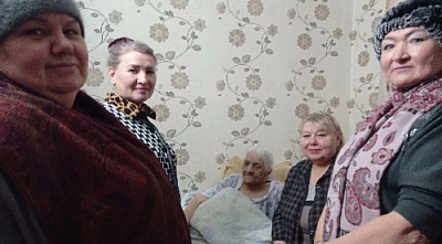 В Нагайбакском районе "серебряные" волонтеры поздравили долгожительницу