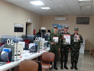 Кадеты помогают сотрудникам МФЦ