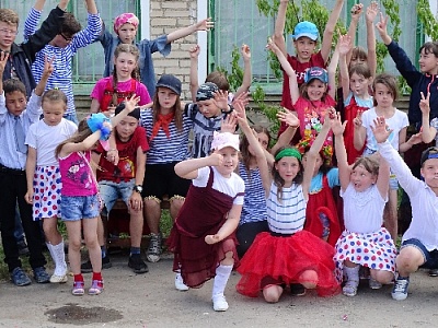 "Вылетали" на метле и водили хороводы