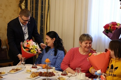 Алексей Текслер встретился с семьями, которые преодолевают онкологию