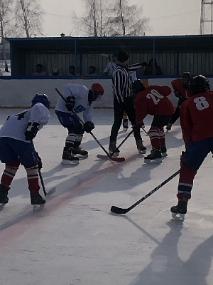 Хоккеисты Нагайбакского района отметили праздник на льду