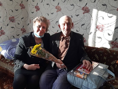 Почётным гражданам вручили подарки в честь Дня района