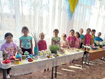 Малыши смастерили поделки, чтобы помочь бойцам